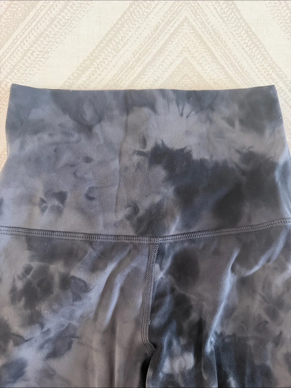 Lululemon Women’s Size 0 Gray Black Tie Dye Splatter High Rise Leggings